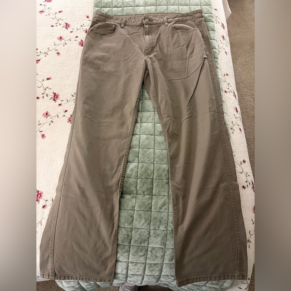 Magellan Outdoors Men's Khaki Pants Size 38 x 32